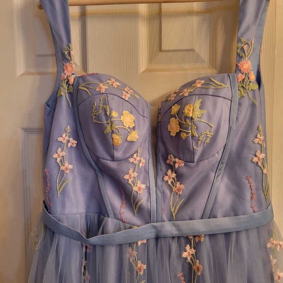 Embroidery flower tuelle prom dress - Picture 4 of 6